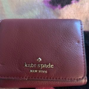 Small wallet, burgundy color